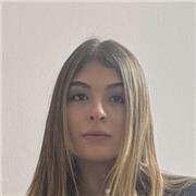 Soy una estudiante de psicología emocionada por enseñarle a los más pequeños.